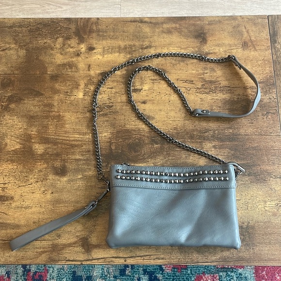 Vaschysac light grey studded faux leather clutch - Picture 1 of 7